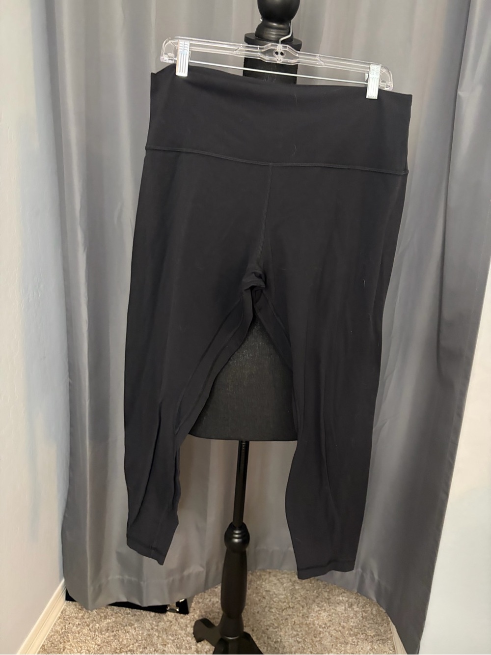 147. Lululemon Black Legging, Size 16